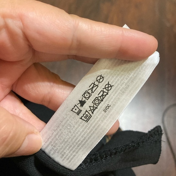 STRONG BY ZUMBA STRONG NATION long sleeve crop top with glittery piping Med NWT - Picture 2 of 15